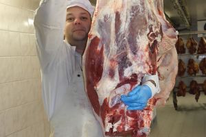 Eigene Produktion: altbewährte Rezepturen unter Einsatz frischer heimischer Gewürze & Kräuter